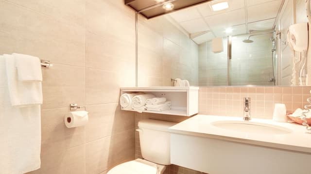 Deluxe Room, 2 Queen Beds, Ground Floor