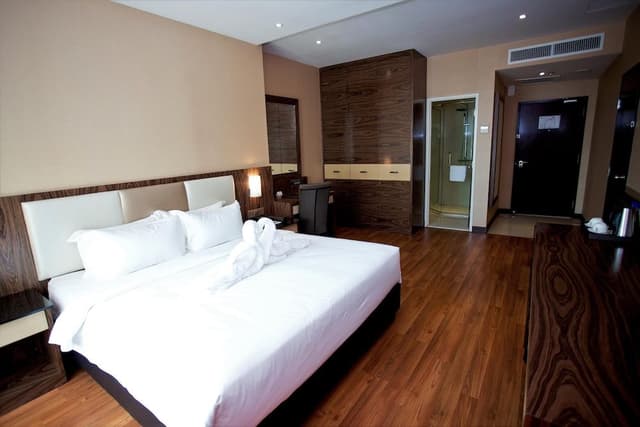 Deluxe Twin Room, Partial Sea View - Leisure Only