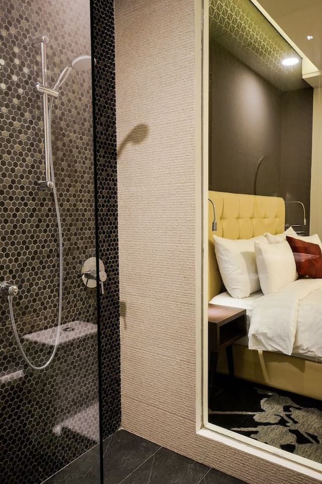 Standard Room, 1 King Bed
