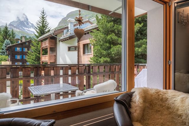 Boutique Studio South wit Matterhorn view