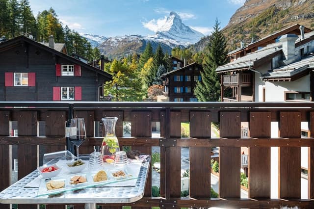 Boutique Studio South wit Matterhorn view