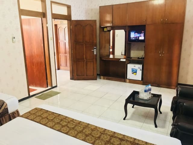Family Room (3 Person)