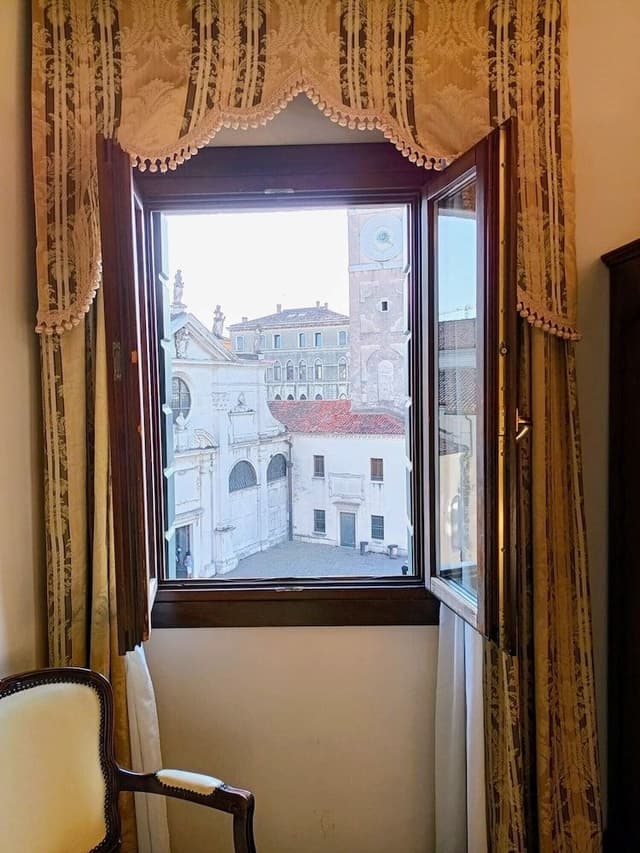 Deluxe Room, City View
