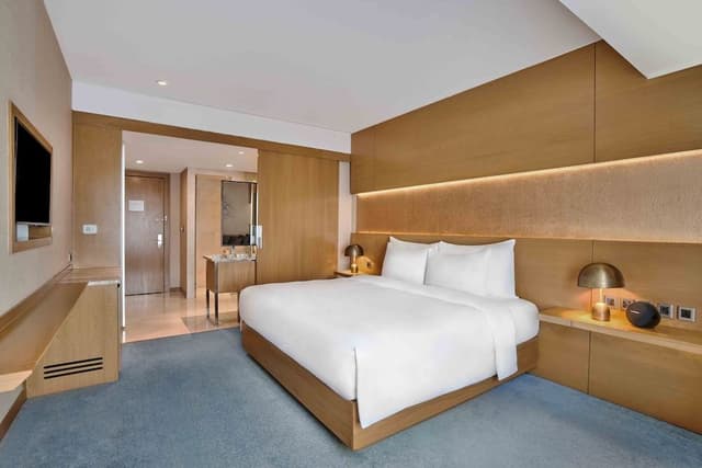 Select King Bed Room, City View