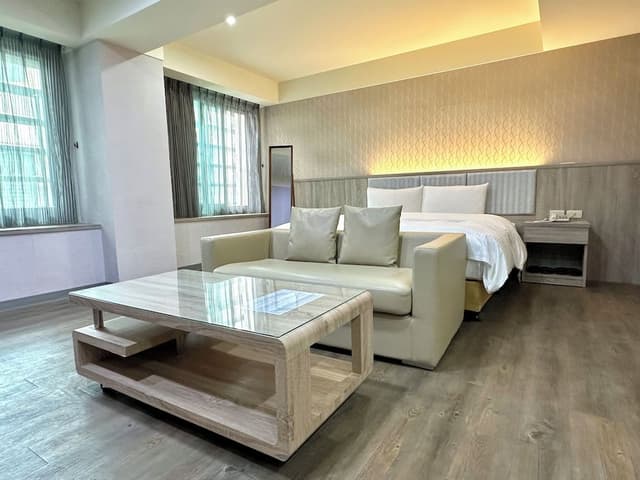 Deluxe Room, 1 Queen Bed