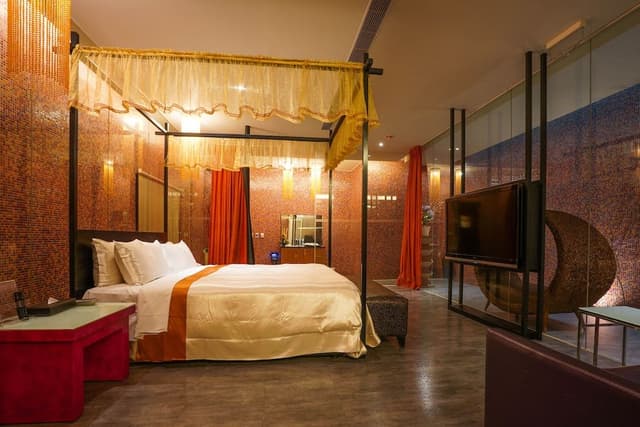 Deluxe Suite (Check-in after 7PM, Must check out at noon next day if stay more than 1 night)