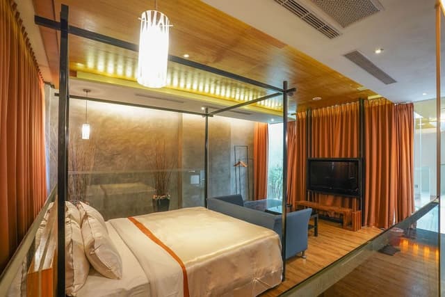 Deluxe Suite (Check-in after 7PM, Must check out at noon next day if stay more than 1 night)