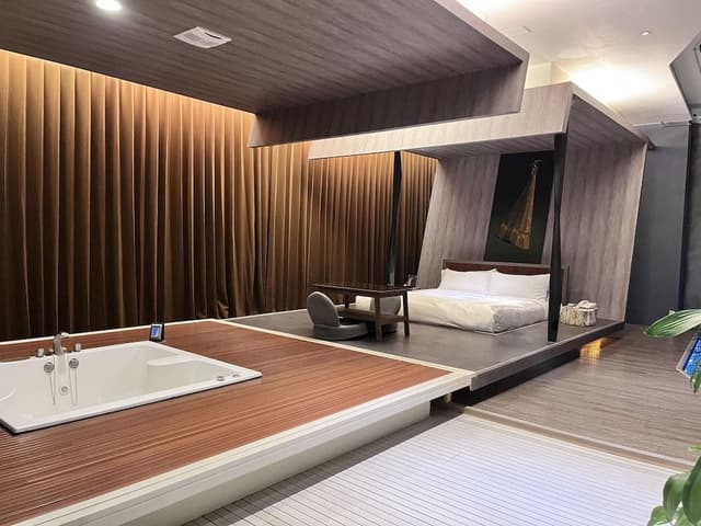 Deluxe Suite (Check-in after 7PM, Must check out at noon next day if stay more than 1 night)