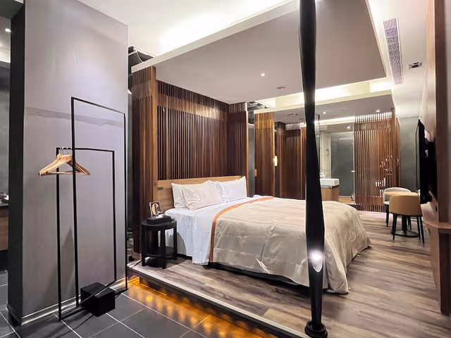 Deluxe Suite (Check-in after 7PM, Must check out at noon next day if stay more than 1 night)