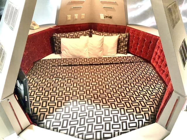 Tranquility Base#2, 1 King Circle Bed (Downstairs)
