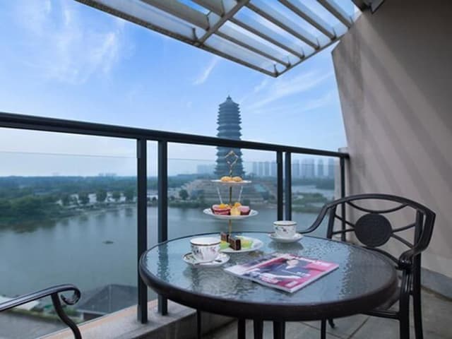 Executive Room, 2 Twin Beds, Lake View