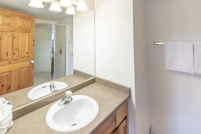 Deluxe Townhome, 2 Bedrooms, Patio (Unit 31)