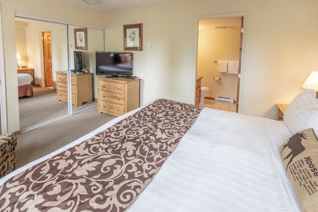 Deluxe Townhome, 2 Bedrooms, Patio (Unit 31)