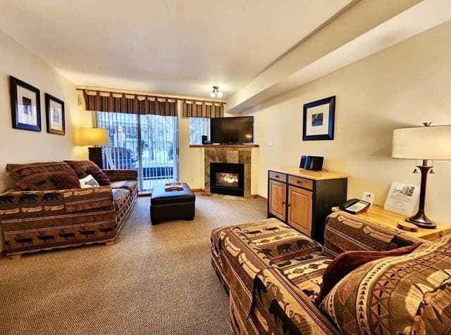 Deluxe Townhome, 2 Bedrooms, Patio (Unit 31)