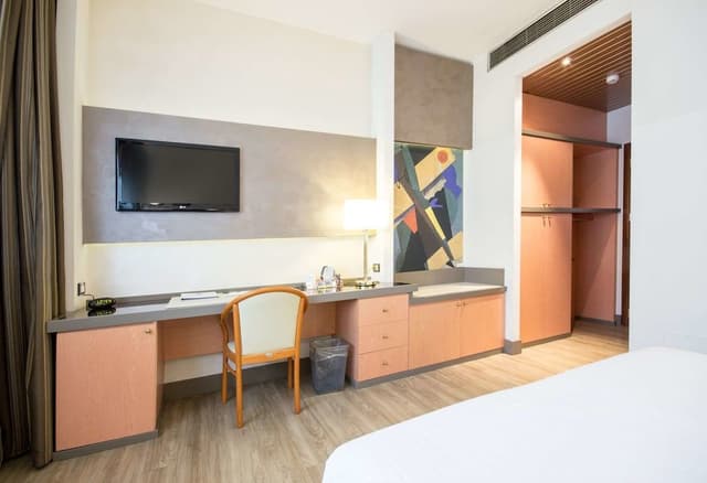 Economy Room, 1 King Bed, Non Smoking, Ground Floor