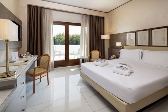 Comfort Room, 1 Queen Bed, Non Smoking