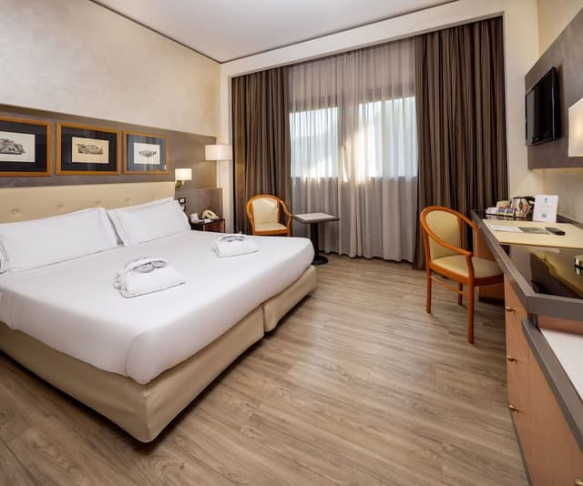 Economy Room, 1 King Bed, Non Smoking, Ground Floor