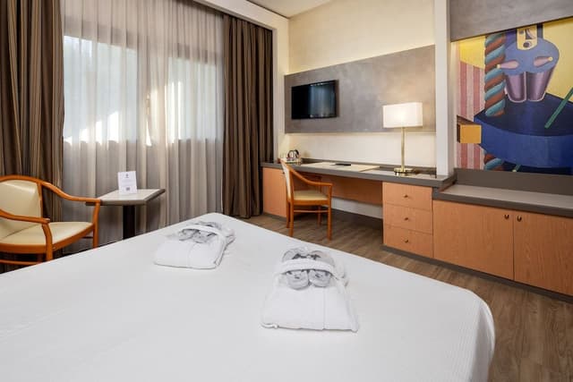Economy Room, 1 King Bed, Non Smoking, Ground Floor