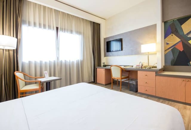 Economy Room, 1 King Bed, Non Smoking, Ground Floor