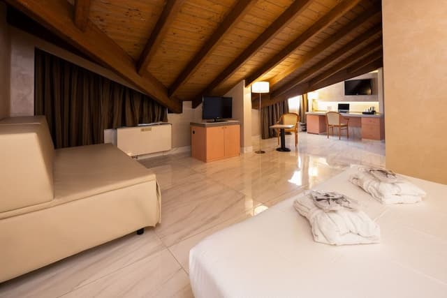 Family Room, 2 Queen Beds, Non Smoking, Connecting Rooms