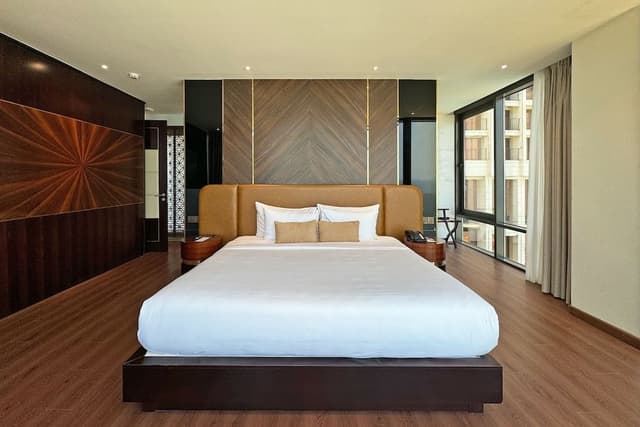 Executive Suite, 1 Double Bed, Balcony, Ocean View