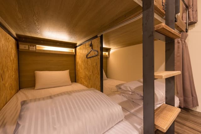 Poshpacker Single Bed in Mixed Dormitory (Multiple people shared)