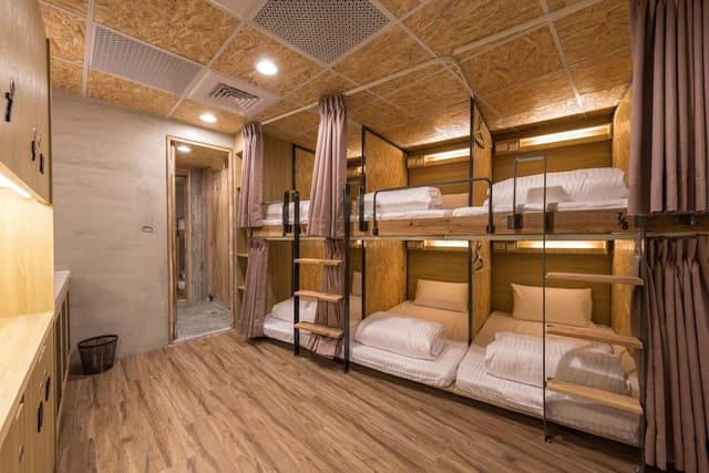 Poshpacker Single Bed in Mixed Dormitory (Multiple people shared)