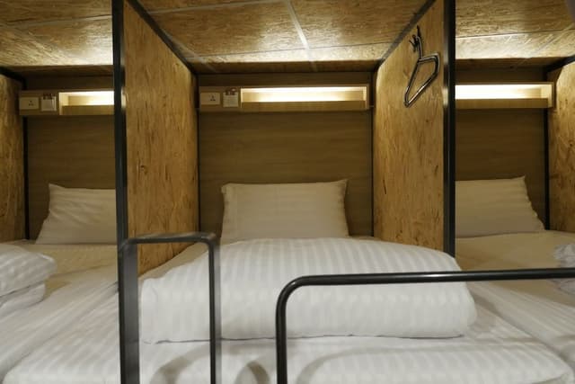 Poshpacker Single Bed in Mixed Dormitory (Multiple people shared)
