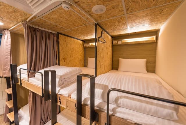 Poshpacker Single Bed in Mixed Dormitory (Multiple people shared)