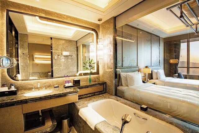 Superior Room, 2 Twin Beds, City View