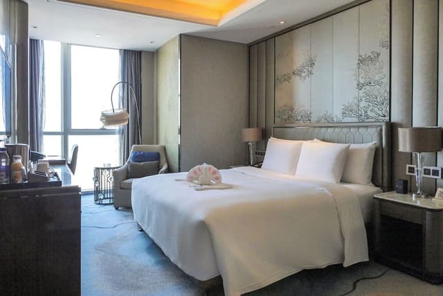 Superior Room, 2 Twin Beds, City View