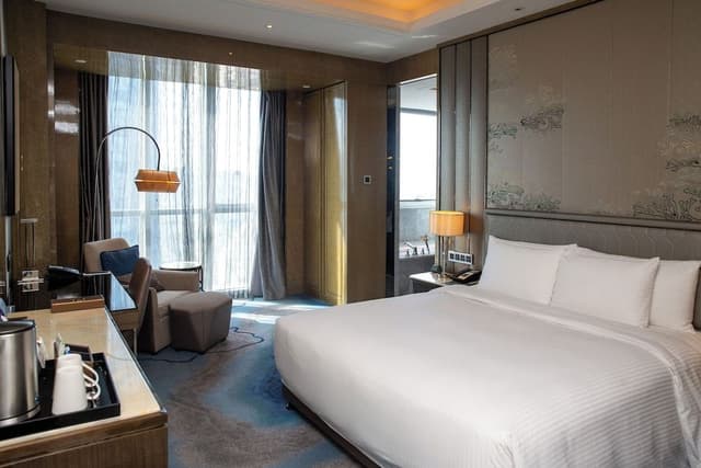 Deluxe Room, 1 King Bed, Sea View