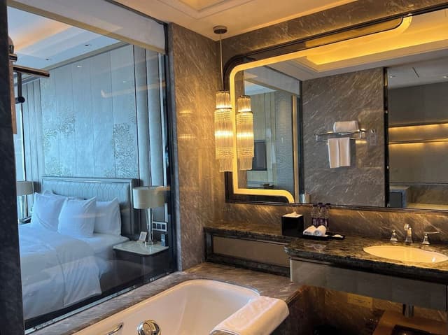 Deluxe Room, 1 King Bed, Sea View