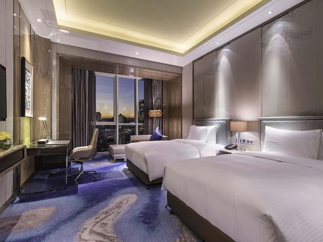 Superior Room, 2 Twin Beds, City View