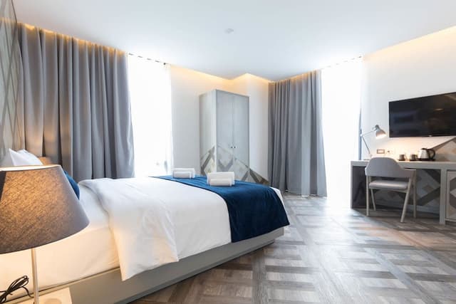 Premier Corner Room