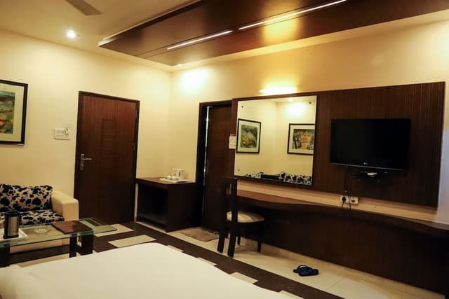 Elite Suite, 1 King Bed, Non Smoking