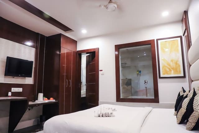 Elite Suite, 1 King Bed, Non Smoking