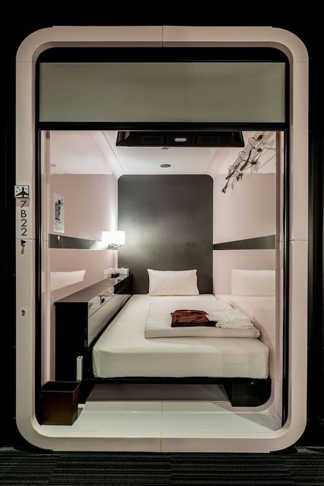 Business Class Cabin, Men Only