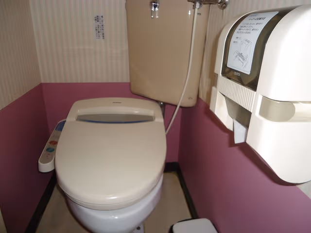 Run of the House, Private Bathroom
