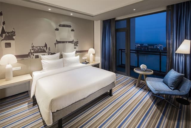 Deluxe Suite, 1 King Bed