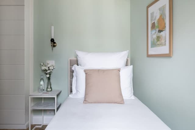 Small Room - Single Bed