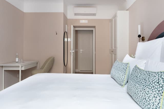Connecting, Two Bedrooms, One Bathroom