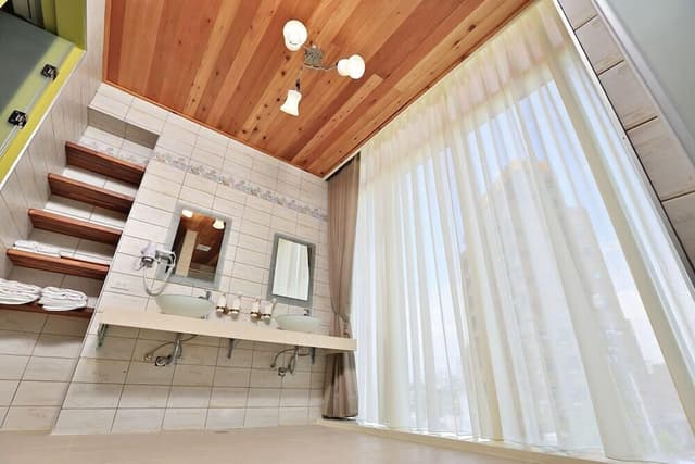 Family Tree House, Multiple Beds, Non Smoking (202)