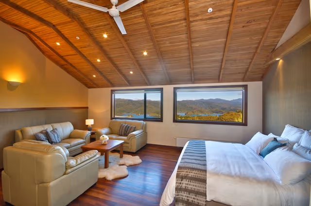 Luxury Suite, 1 King Bed, Jetted Tub, Bay View