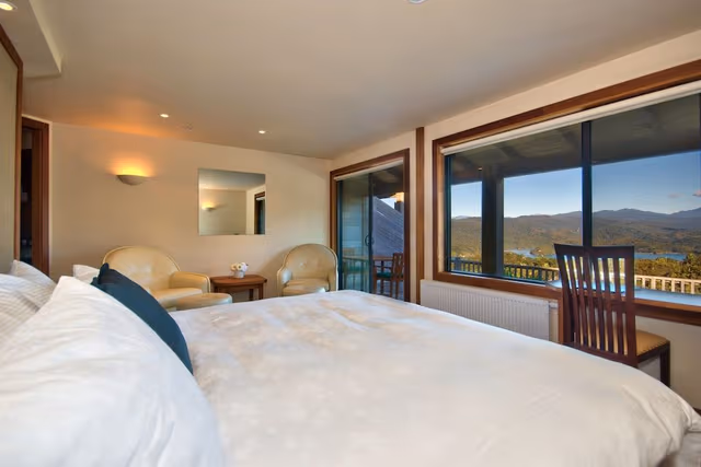 Luxury Room, 1 King Bed, Balcony, Bay View