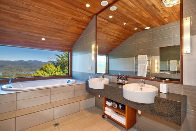 Luxury Suite, 1 King Bed, Jetted Tub, Bay View