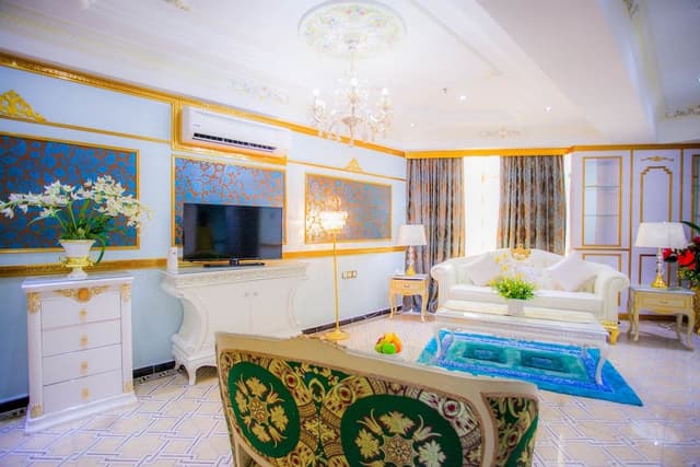 Luxury Suite