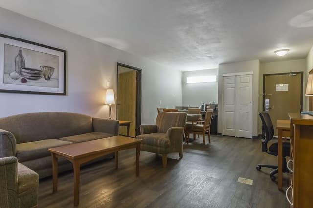 Suite, 1 King Bed with Sofa bed, Non Smoking, Ground Floor (Pet Friendly)