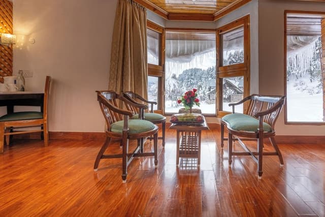 Junior Suite - River View / Mountain View