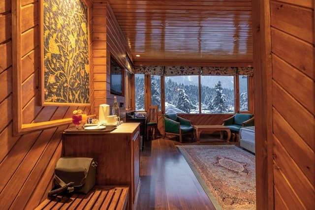 Junior Suite - River View / Mountain View